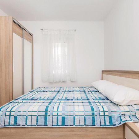 Lovely Apartment In Mandre With Wifi Exterior photo