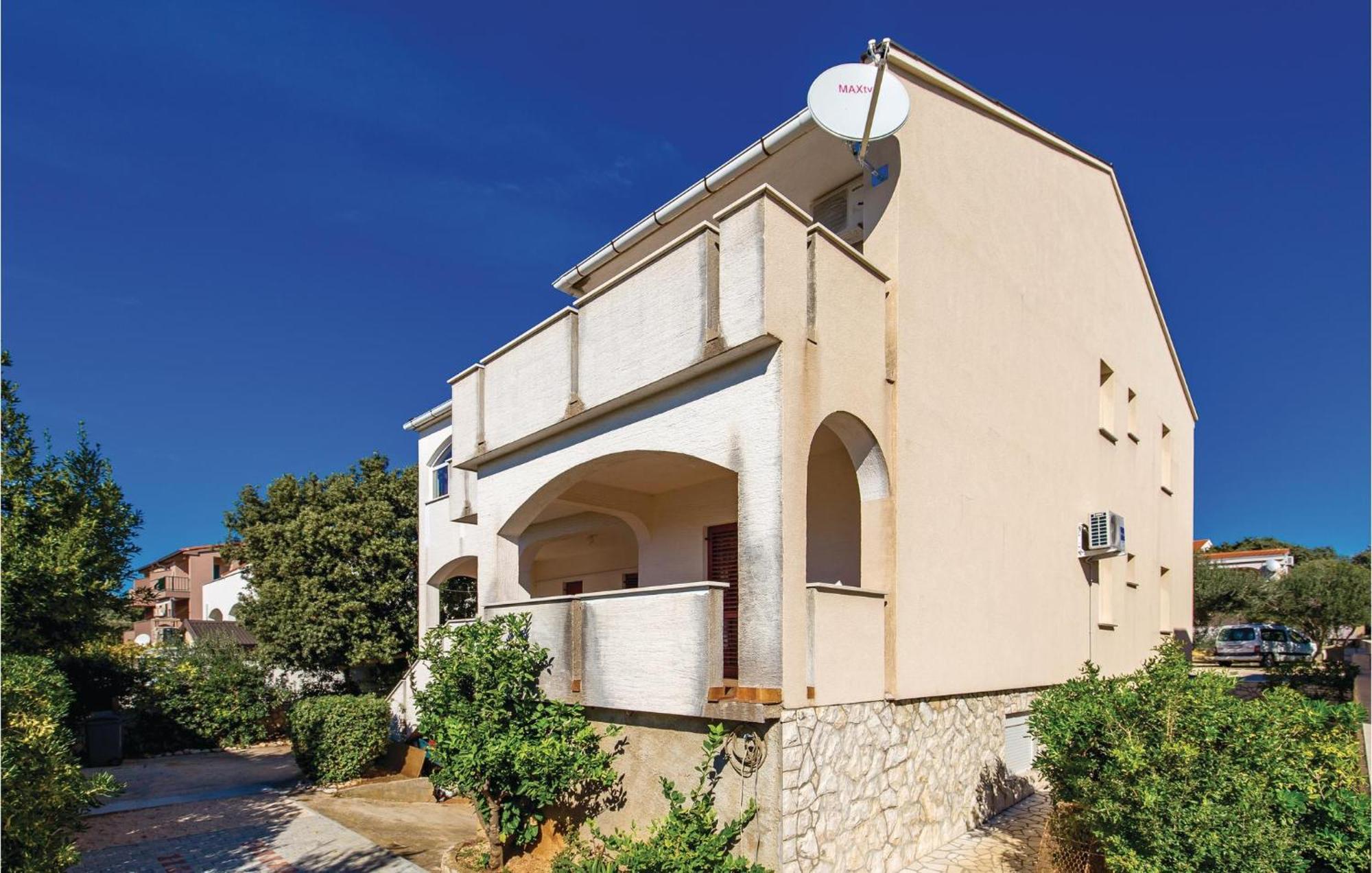 Lovely Apartment In Mandre With Wifi Exterior photo