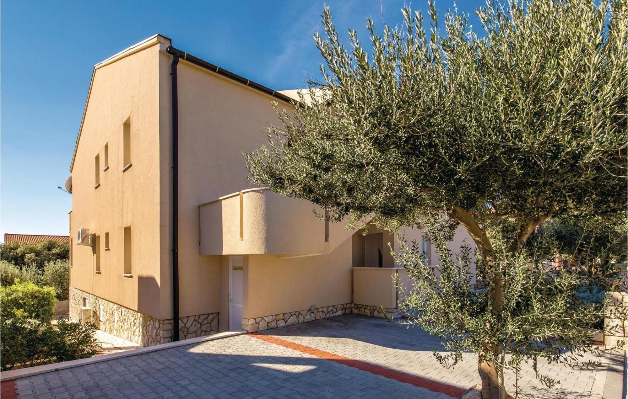 Lovely Apartment In Mandre With Wifi Exterior photo