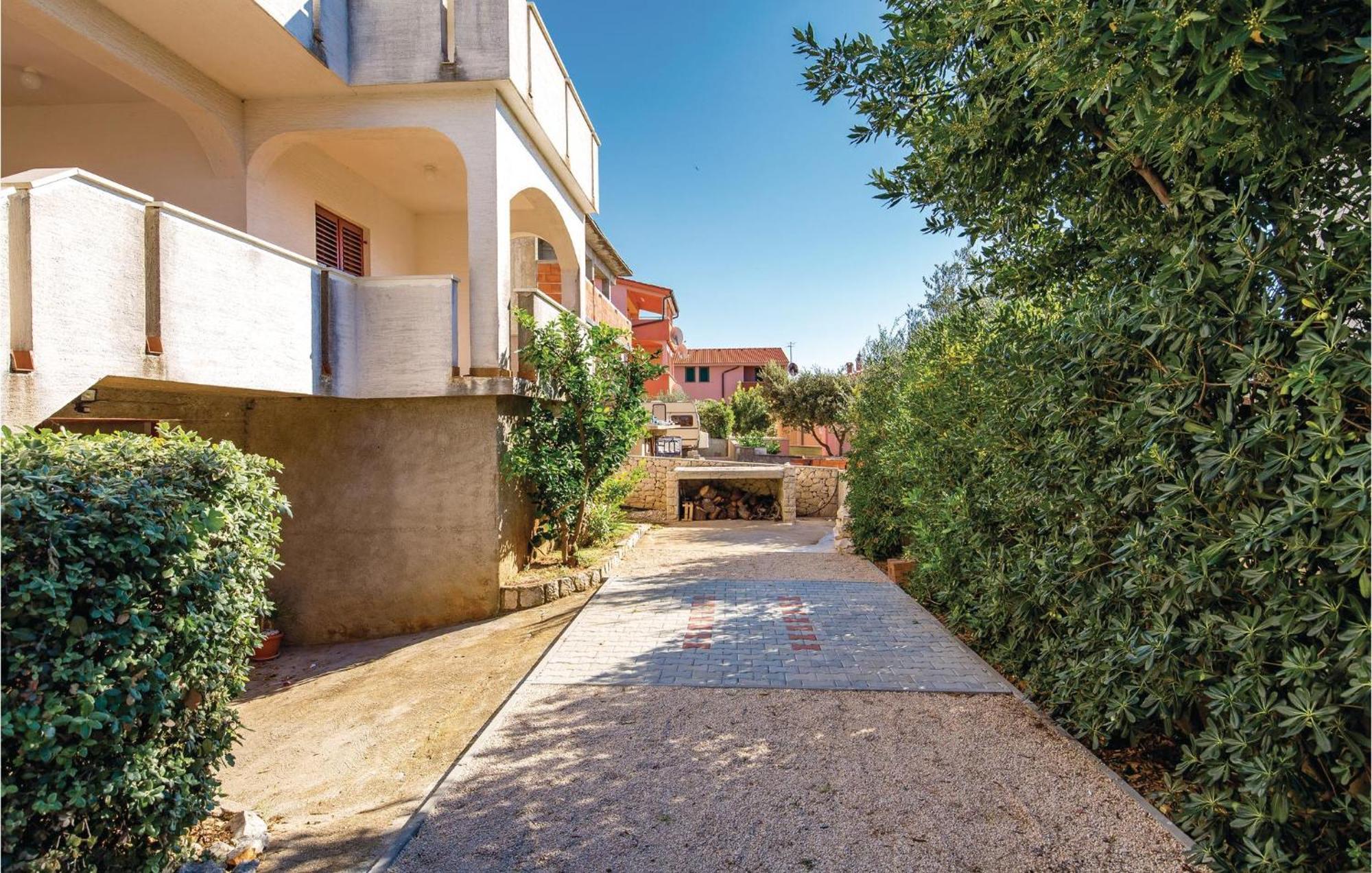 Lovely Apartment In Mandre With Wifi Exterior photo